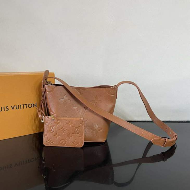 Picture of Louis Vuitton Handbags _SKUfw220372030fw